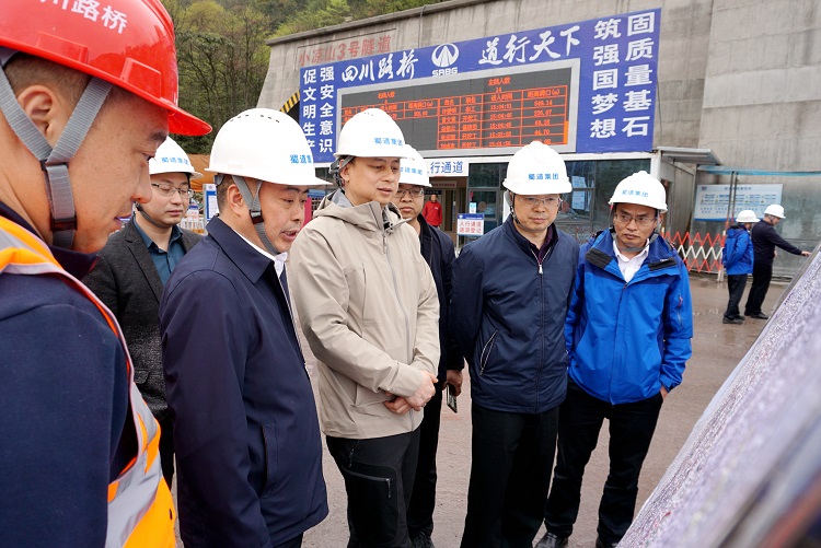 川高公司副總經(jīng)理孫淳督導(dǎo)調(diào)研樂西項目建設(shè)管理情況 (1).jpg