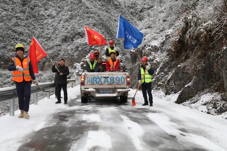 K1道路撒盐除雪.jpg