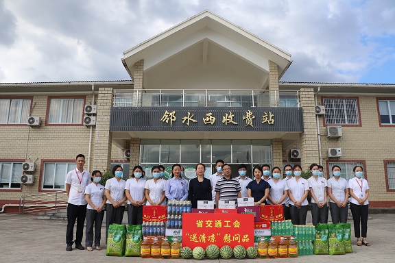 省交通运输工会领导慰问邻水西收费站一线职工2.jpg
