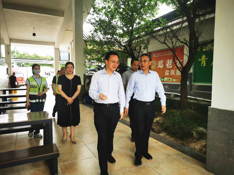 黃董事長信息圖片5_副本.png