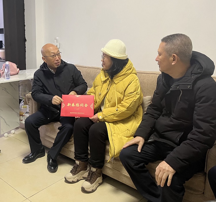 蜀道集团副总经理李永林一行走访慰问川高文旅公司困难职工11.jpg