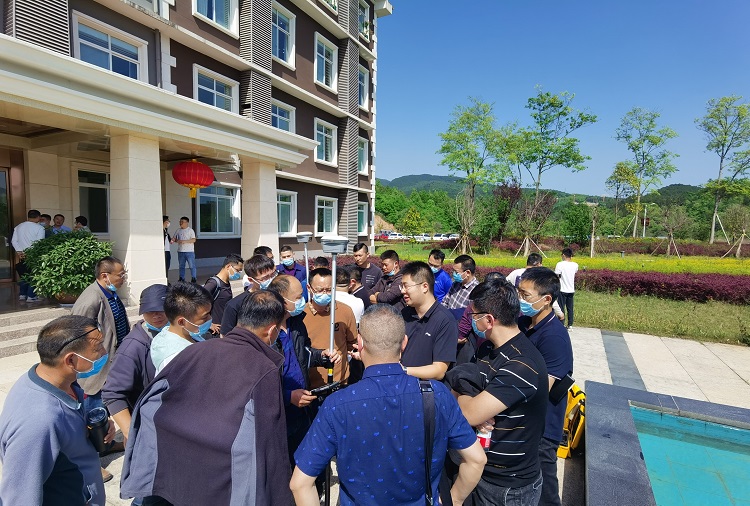 北斗CORS培训会室外.jpg