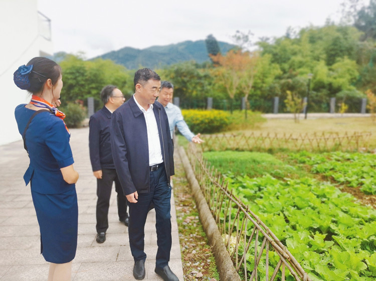 蜀道集團(tuán)黨委副書記、董事鄒蔚赴仁沐公司調(diào)研2_副本.jpg