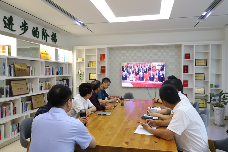 2022年5月27日，川南公司自贡管理处党支部组织党员集中观看省十二次党代会开幕式大会_副本.jpg