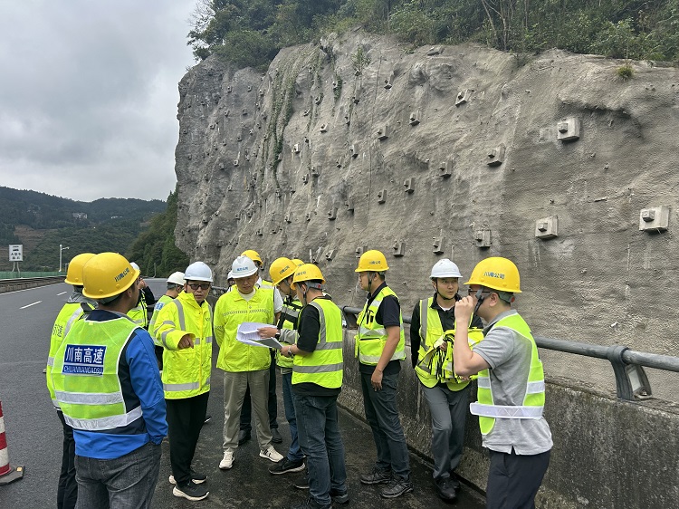 10.23【微信、官网】川南公司圆满完成“十四五”全国干线公路养护管理评价迎检工作1.jpg