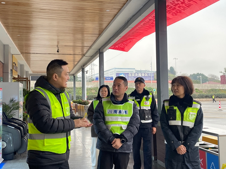 川南公司党委副书记、董事、副总经理刘诗文率队赴自贡管理中心开展春运春节包保工作督导检查1_副本.jpg