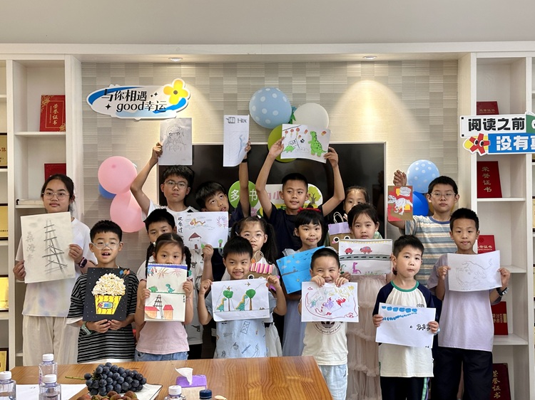 （网站）6.1自贡管理中心工会开展“童心绘梦·巧手六一”儿童节职工子女关爱活动3 - 副本.jpg