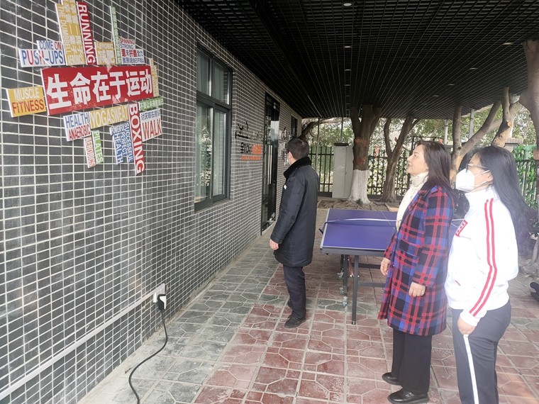 川西公司党委委员、副总经理雷晓云到成都绕城高速锦城湖站检查指导“职工小家”创建工作_副本.jpg