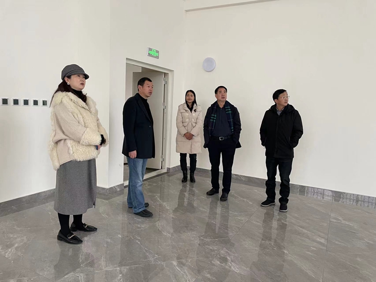川西公司党委书记、董事长刘小刚调研东西轴线站房交付情况_副本.jpg