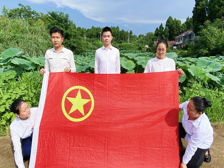 20230816渝蓉公司团支部开展“赏荷花之韵 沐清廉之风”廉洁主题教育活动_副本.jpg