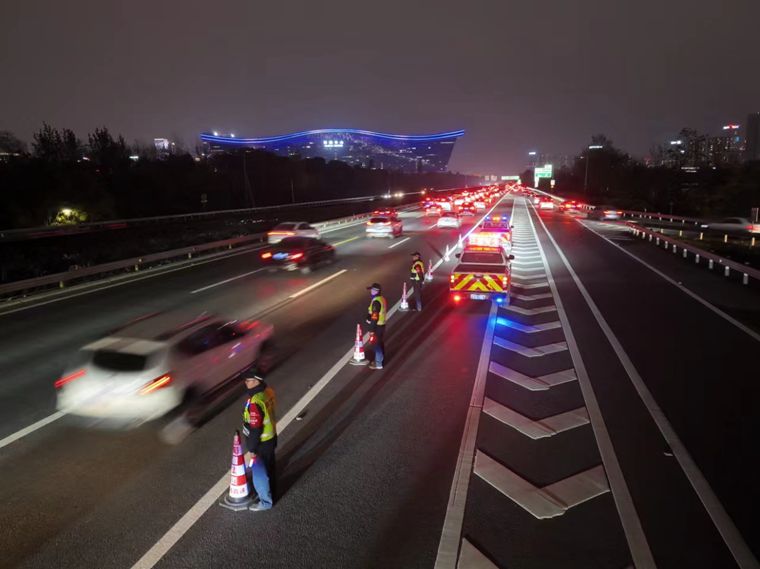 排堵保畅维护道路通畅_副本.jpg