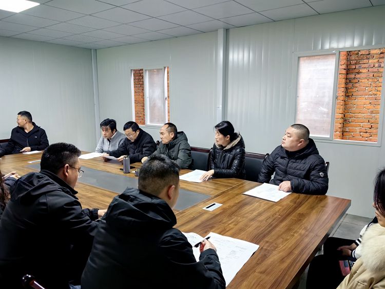 20240305川西公司总经理何总带队到贝森科教楼项目现场对项目施工进度进行督察(2)_副本.jpg