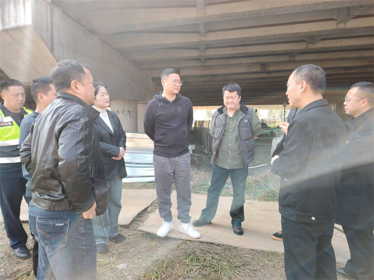 川西公司党委委员、副总经理曾德力赴绕西管理处蜀源站开展“2024年成都世界园艺会”施工协调工作1.png