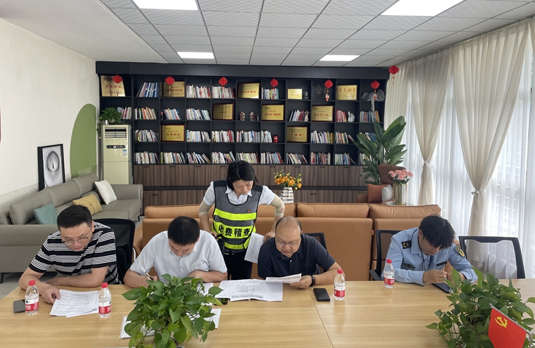 成都市市场监督管理局及高新区分局联合开展绕东锦城湖站计量设备专项检查_副本.jpg