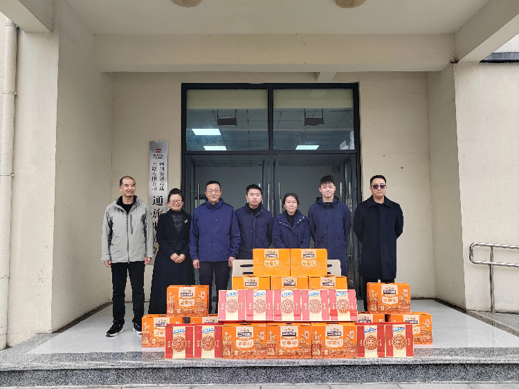 川西公司副总经理边举先赴成资渝高速通旅站开展冬送温暖及节前安全检查.jpg