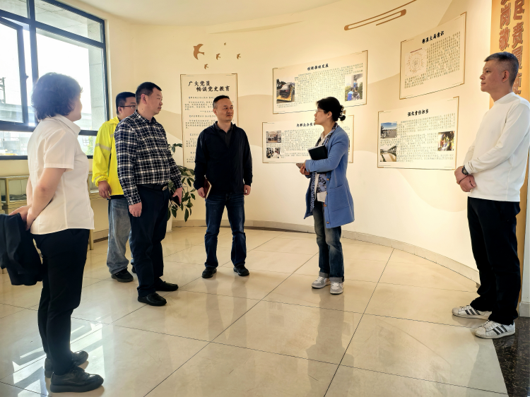 川西公司工会到绕西管理处开展“职工小家”流动红旗考核评选工作2.png