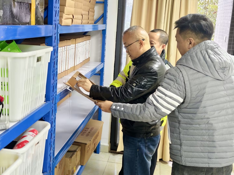 20251126川西公司党委副书记、副总经理孙彬到渝蓉高速开展安全环保包保检查2_副本.jpg