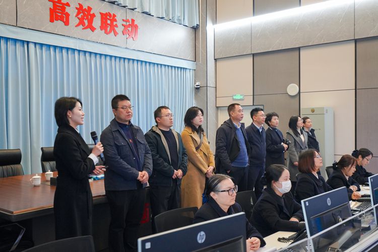20251128省委巡视组一行到川西公司运行调度中心视察工作照片_副本.jpg