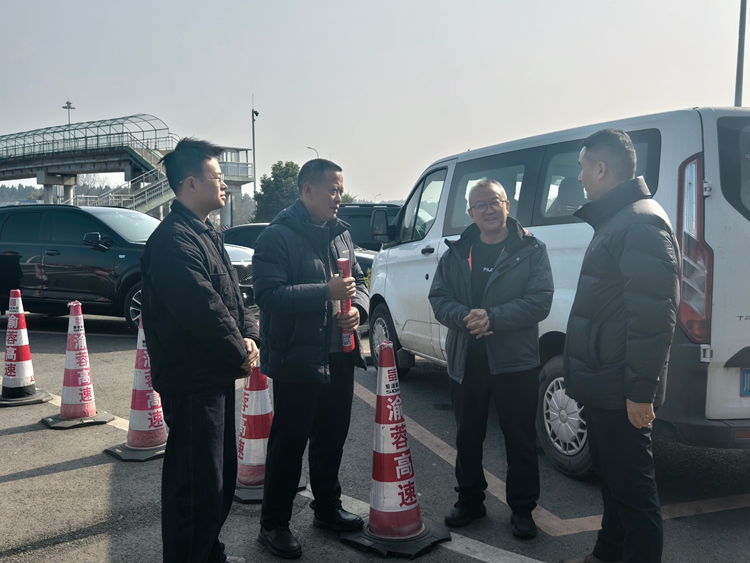 20250211川西公司党委副书记、副总经理孙彬到渝蓉公司开展春运安全环保检查2_副本.jpg