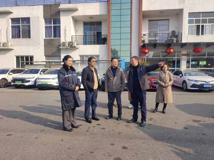 川西公司党委委员、工会主席尹山赴绕西管理处开展春节节前安全检查及慰问工作2.png