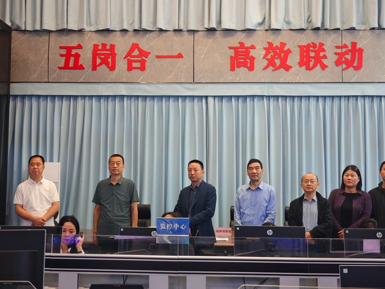 20260508新疆执法总队纪委书记徐刚一行到川西公司监控中心调研工作照片 1_副本.jpg