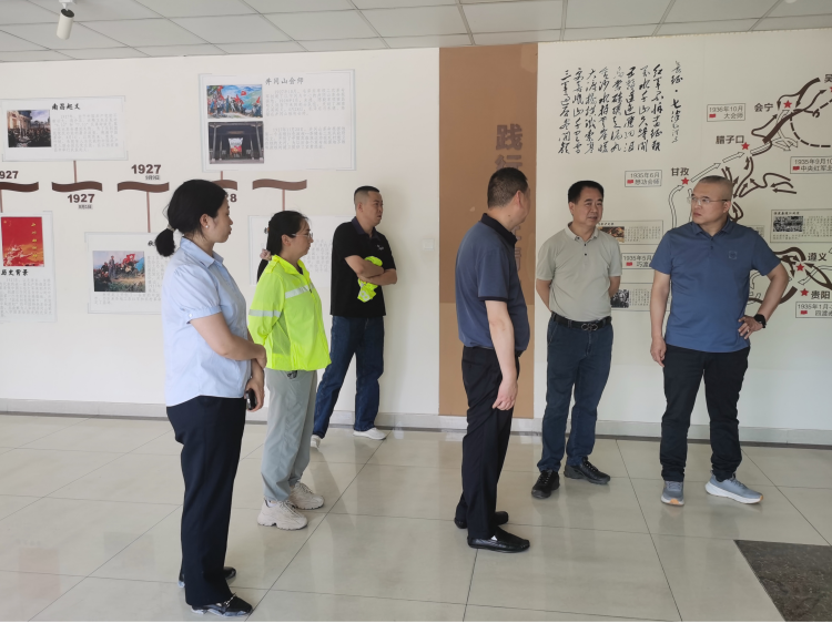 川西公司党委书记、董事长刘小刚一行到绕西管理处开展汛期安全及重点工作督导检查1.png