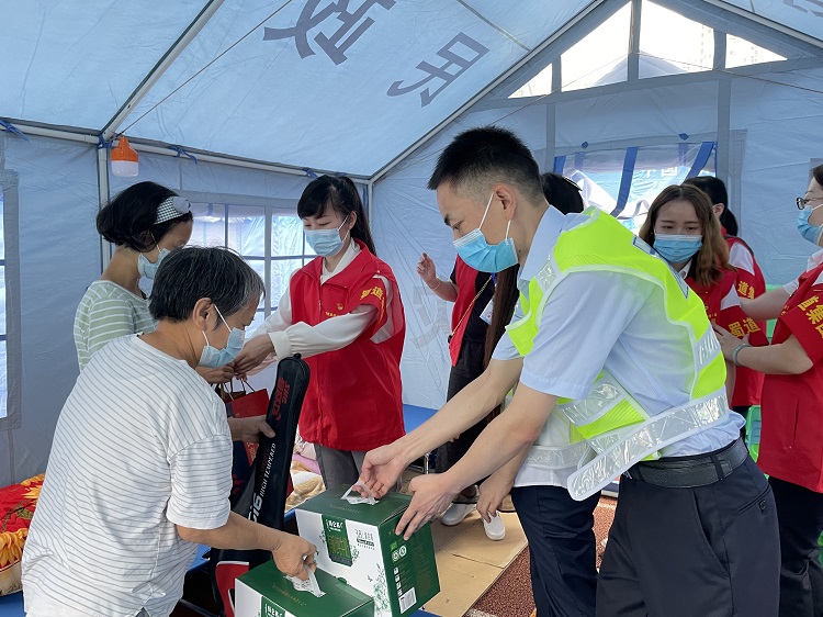 9.18南方公司情系灾区献爱心3.jpg