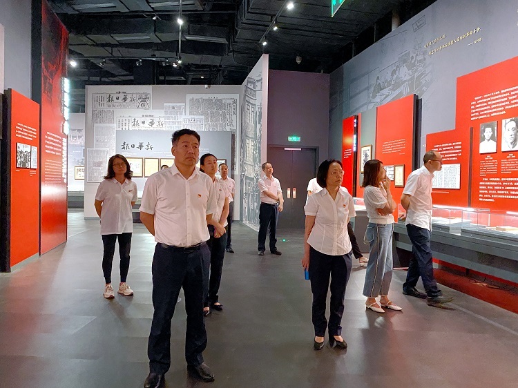 5.30南方公司開展主題教育現(xiàn)場教學(xué)暨2023年黨委理論學(xué)習中心組第四次專題（擴大）學(xué)習會議2.JPG