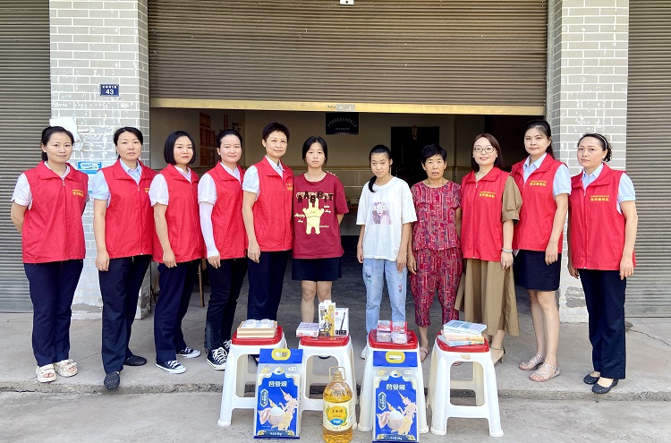 8.15南方公司瀘州管理處以“定點(diǎn)助學(xué)幫扶”圍繞主題教育再發(fā)力 (2).jpg