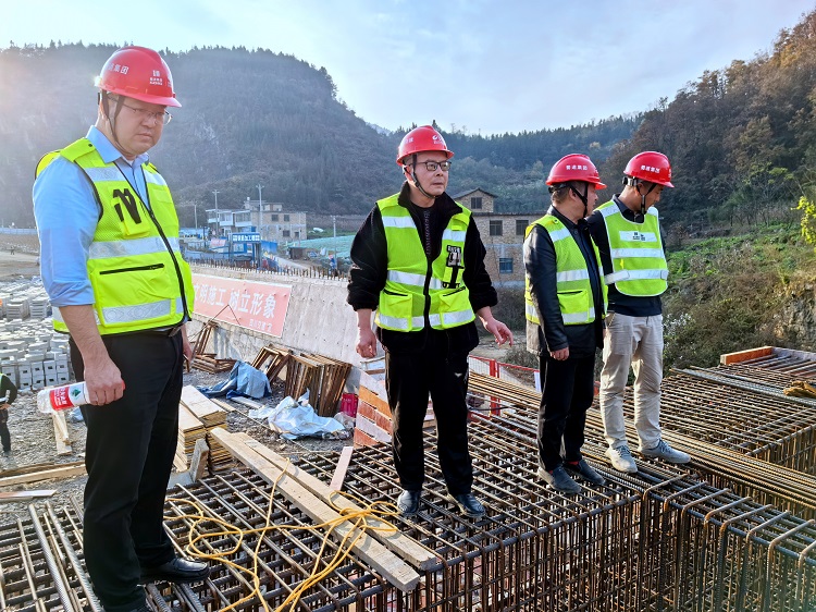 11.28南方公司党委委员、纪检书记张君赴纳黔路开展冬季涉路施工作业专项督导工作1.jpg