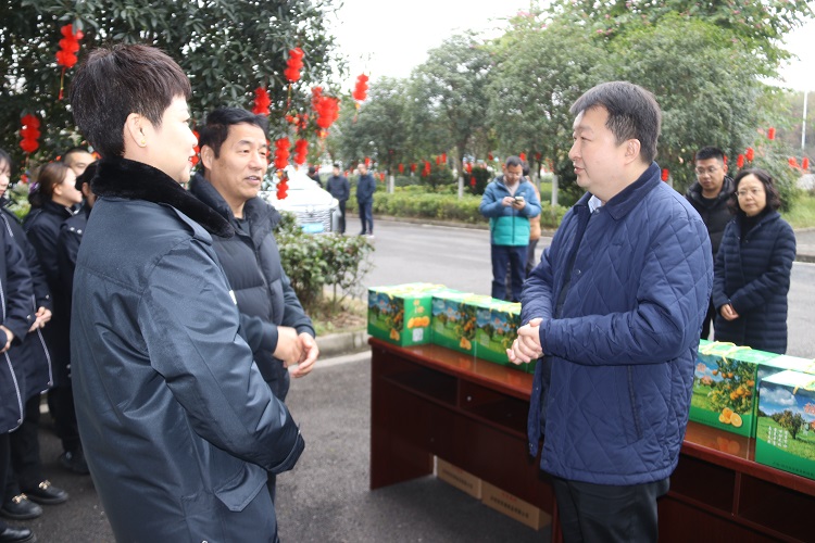 1.23泸州市交通运输局党组书记、局长朱江一行赴南方公司开展“冬送温暖”慰问活动2.JPG