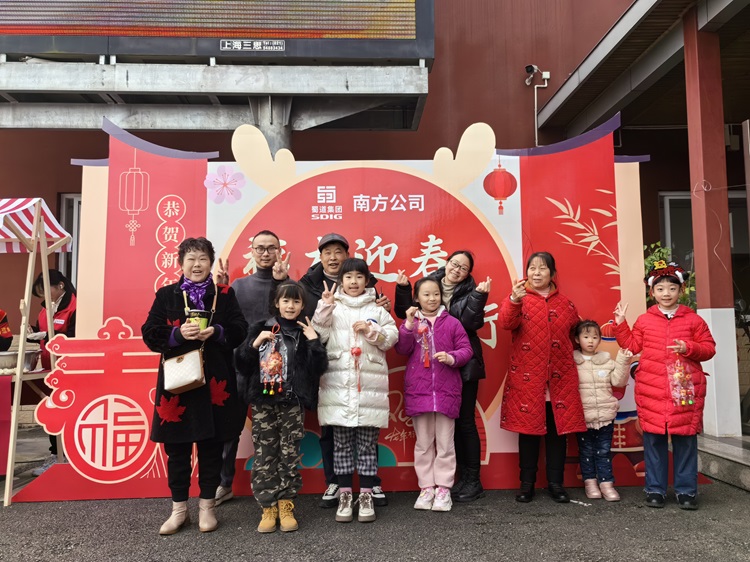 2.9南方公司瀘州管理處開展除夕日志愿服務活動10.jpg
