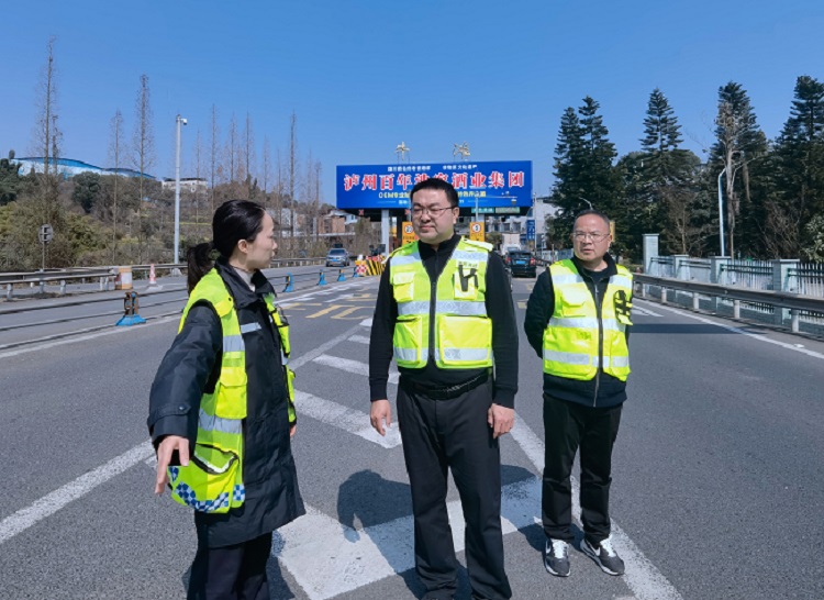 2.17南方公司党委委员、纪委书记张君赴隆纳高速督导春节期间安全生产工作(1)(1).jpg