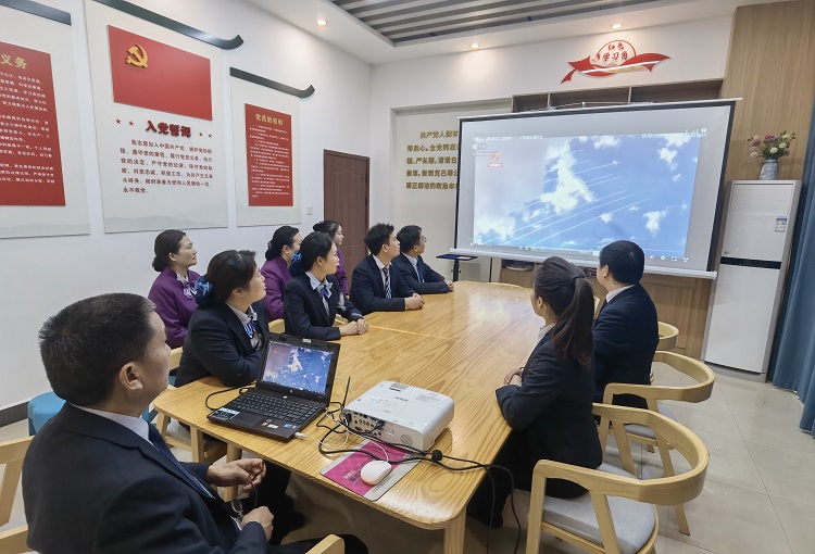 3.25南方公司泸州管理处党支部开展“加强国防教育  弘扬爱国主义精神”主题党日活动.jpg