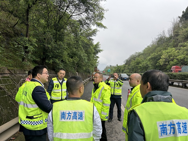 4.7南方公司组织召开2024年汛期地质灾害防范工作专题会(2).jpg