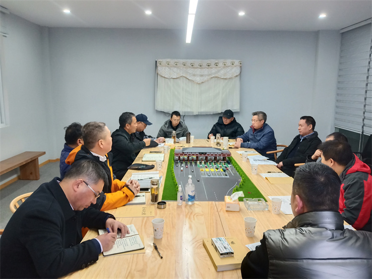 no602-成南公司党委副书记、总经理万忠金一行检查督导南充辖区道路专项养护工作2（何金橦）.jpg