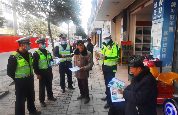 no113-成南公司联合“一路三方”开展禁止行人上高速公路专项治理行动.jpg
