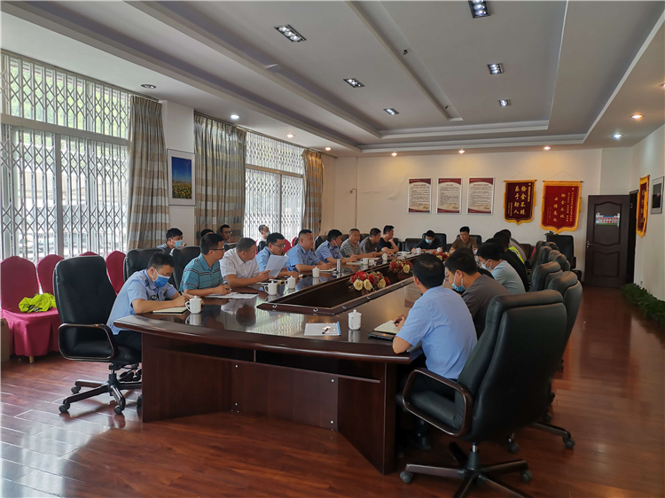 no261-成南公司组织召开成南路扩容建设工程（遂宁段）上边坡树木砍伐工作联勤会（郭天兵）.jpg