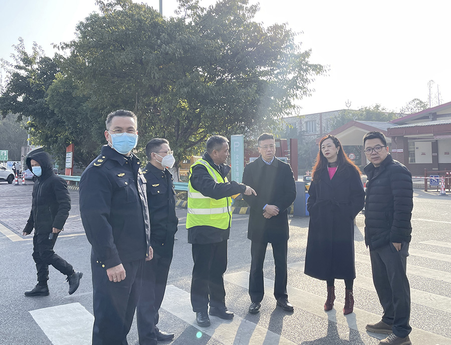no34-省交通运输综合执法总队副总队长、党委副书记邓洪一行到成南公司调研春运春节保通保畅工作（夏凤）.jpg