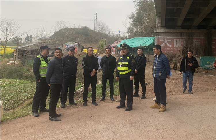 no073-3.13成南公司南充管理处联合开展桥下空间违法行为专项整治行动.jpg