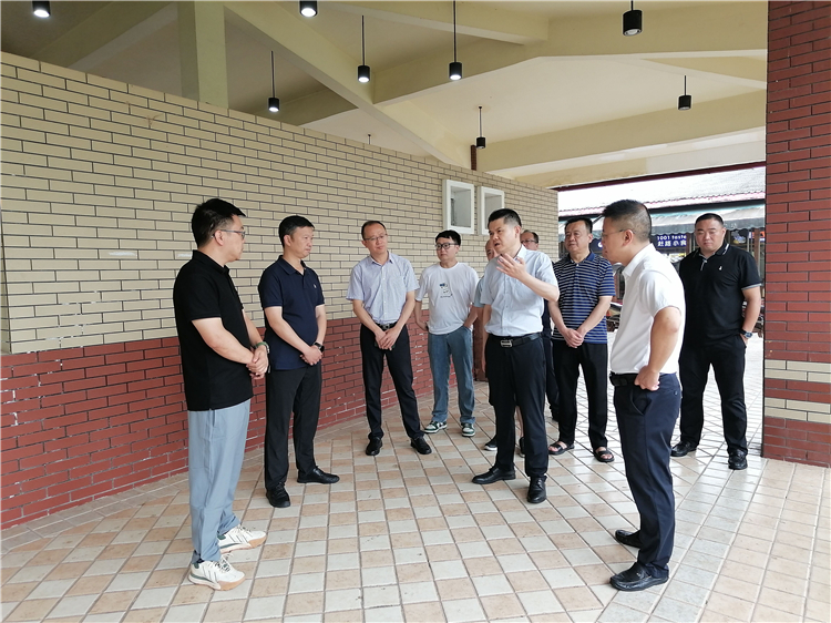 遂宁市交通运输局党组书记、局长韩麟一行到成南公司遂宁服务区调研指导工作.jpg