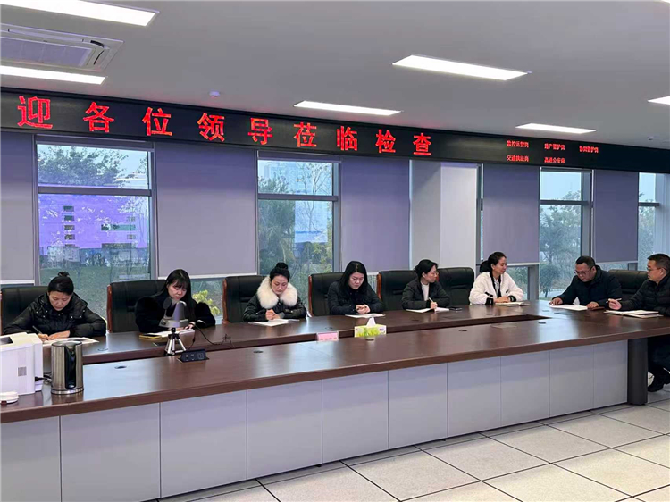 成南公司值班室全力备战保障工作.jpg